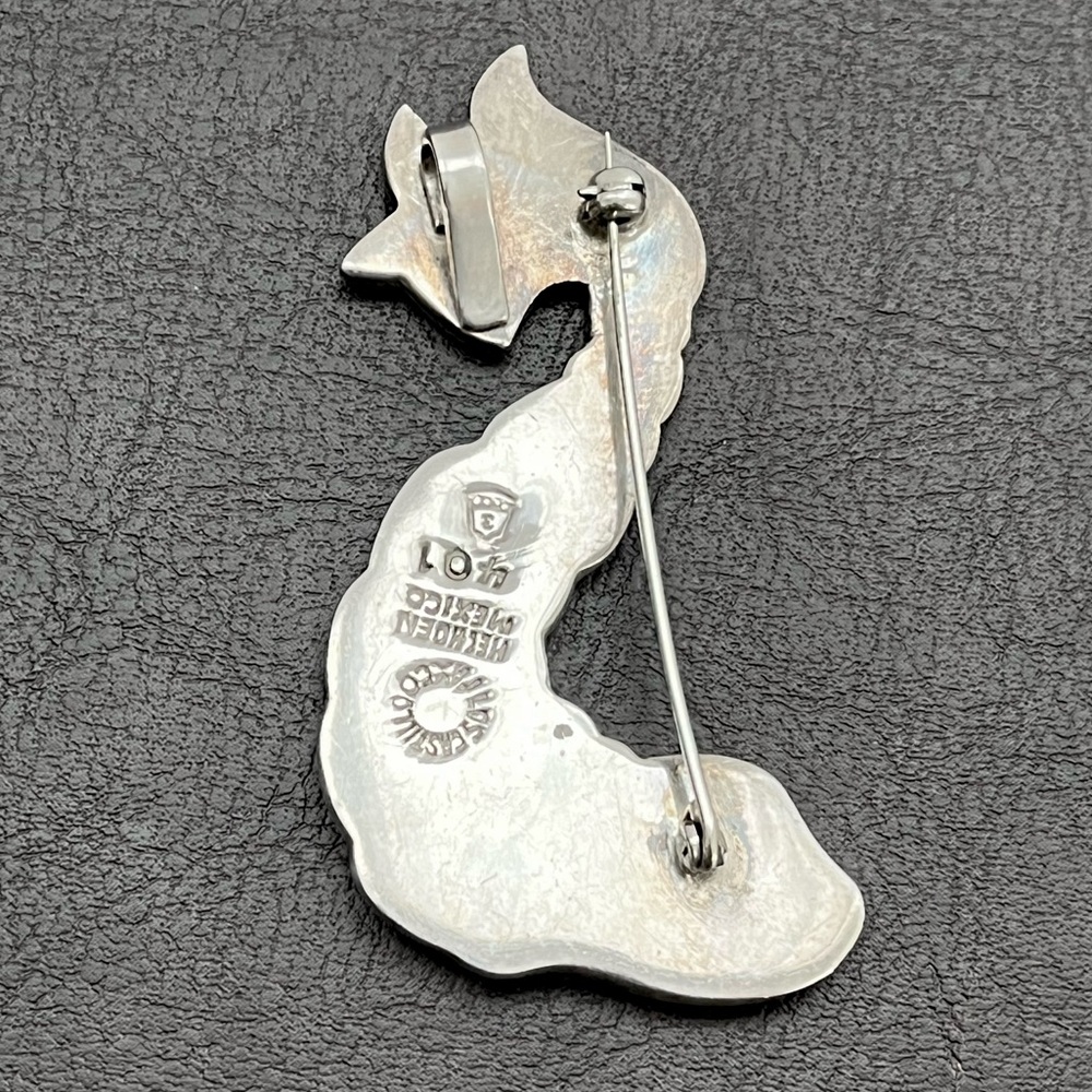 🟩SALE🟩 Vintage Signed Los Castillo sterling  crushed stone inlay fish pendant - Picture 7 of 10